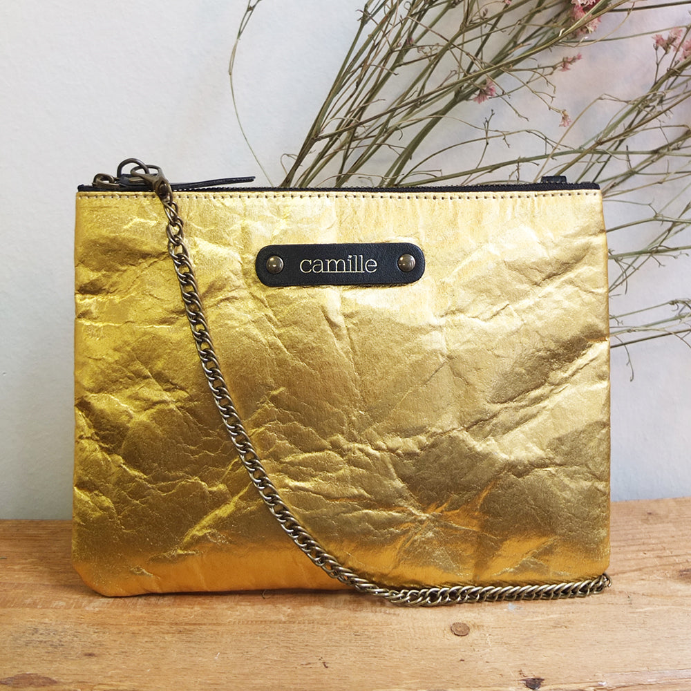 Petit sac pochette en cuir vegan Piñatex doré avec anse amovible en chaîne