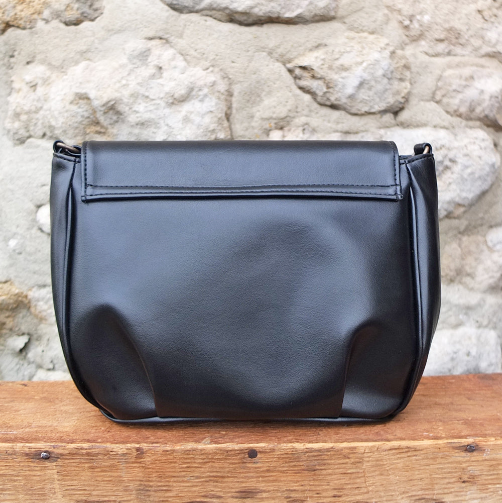 sac en cuir de pomme total noir pour un look classique et intemporel